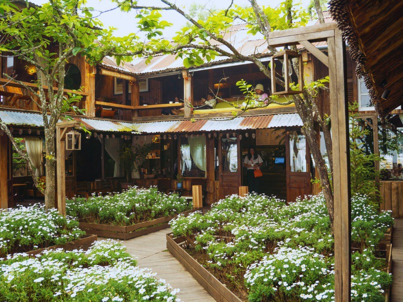 Mẫu thiết kế quán cafe phong cách Đà Lạt đẹp thơ mộng